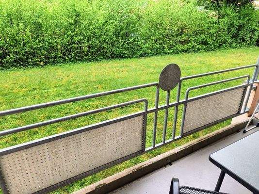 Blick vom Balkon in Garten