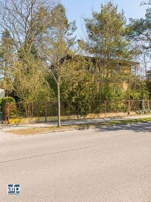 Grundstück mit Straße