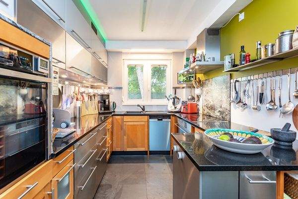 moderne, zeitlose Einbauküche