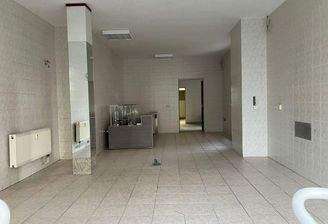 Verkaufsraum, Blick vom Eingang aus