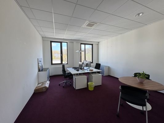 Büro 5.JPEG