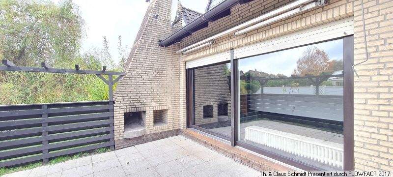 Terrasse mit Aussenkamin