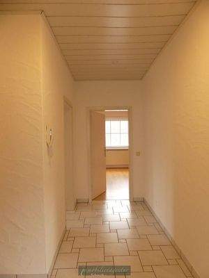 Flur mit Blick zum Wohnzimmer