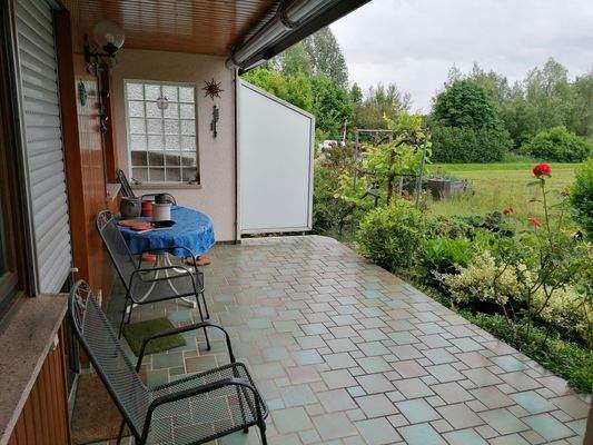 Terrasse m Zugang zum Garten