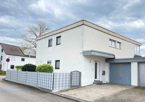 Hauseingang Aussen.jpg