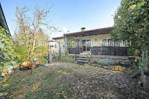 Hausansicht / Grundstücksseite