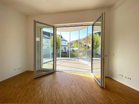 Wohn-/Essbereich mit Balkon