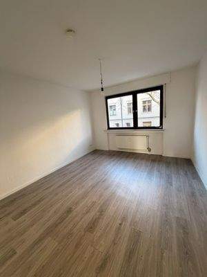 Leerer Raum mit Fenster