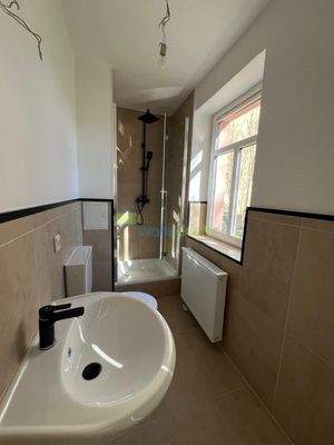 Tageslichtbad mit Dusche