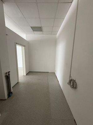 abgetrennter Bereich innerhalb der Ladenfläche.jpg