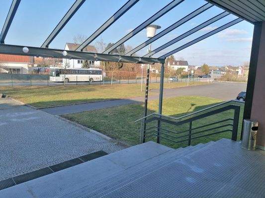 Ansprechender Haupteingang