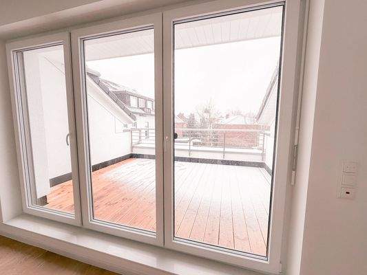 Große Loggia als stilvolle Erweiterung des Wohnraums