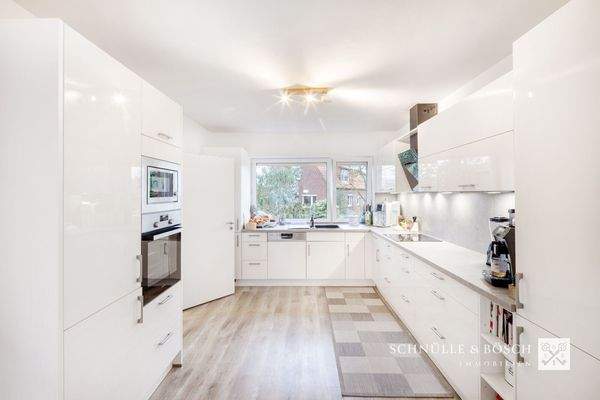 Hochwertige Einbauküche aus 2024