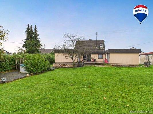 RE/MAX Immobilien DeLux Einfamilienhaus Wallerfangen-Oberlimberg Hinten 2