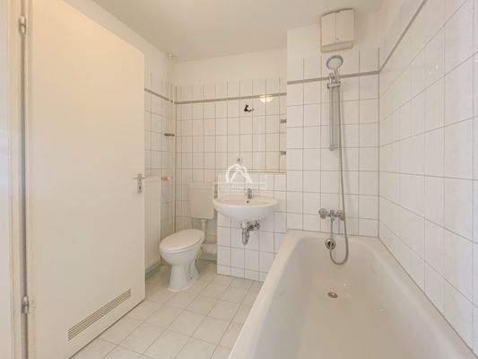 gefliestes Wannenbad