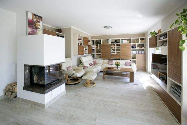 Wohnzimmer mit Kamin