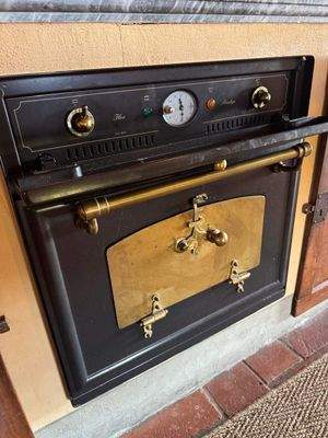 Handgefertigter Ofen