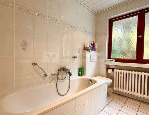 Badezimmer mit Badewanne