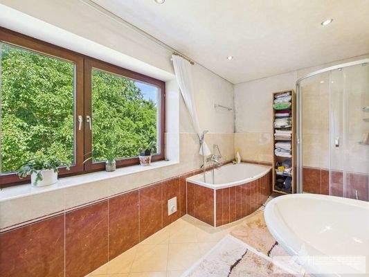 CAM04062G0-PR0033-STILL021