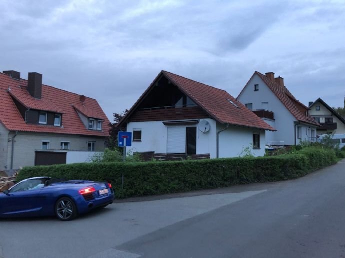 Freistehendes Einfamilienhaus mit Keller und Garage Ihringshausen