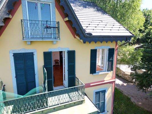 Apartment mit Balkon