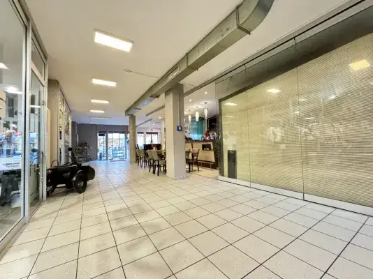 Gastro-Betrieb rechts