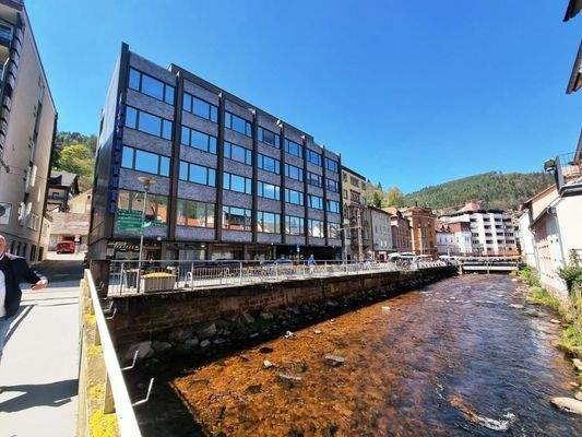 Vorderansicht Gesamtgebäude