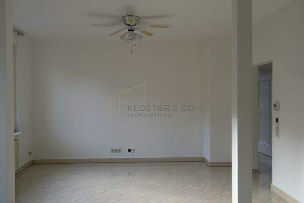 Lichtdurchflutetes großes Wohnzimmer 