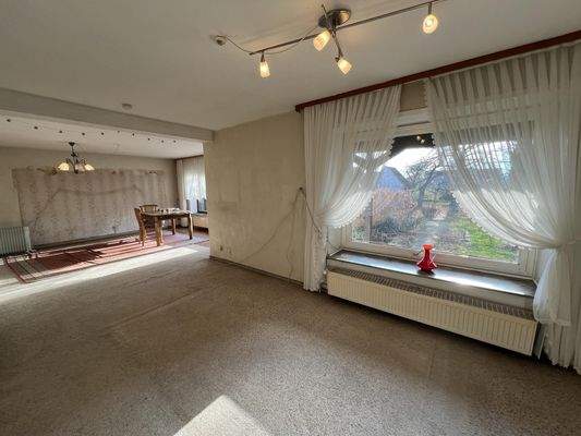 mit Blick in den schönen Garten