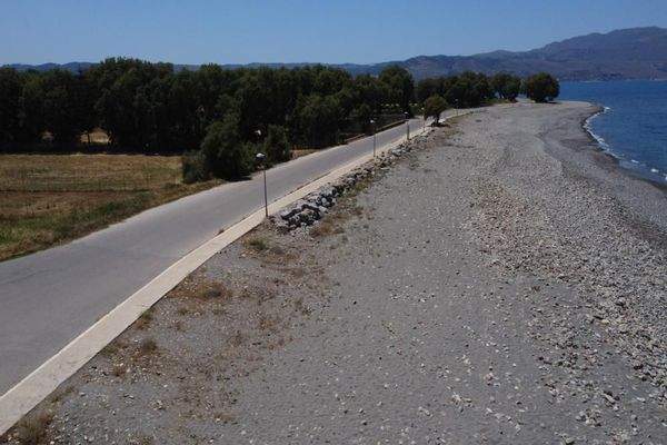 Kreta, Tavronitis: Erstklassiges Strandgrundstück mit malerischem Meerblick zu verkaufen