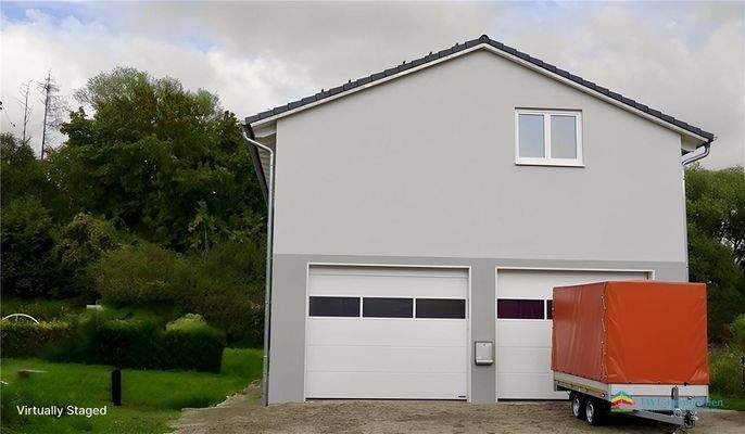 Frontaufnahme mit Rolltoren - virtually staged