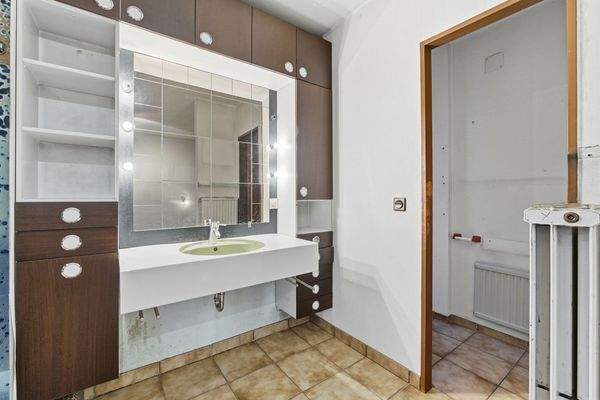 Waschtisch/Zugang WC