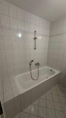 Wanne in Badezimmer.jpg