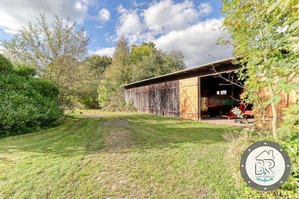 Zufahrt zur Halle von der Hofseite