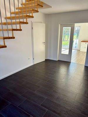 Flur Erdgeschoss Blick ins Wohnzimmer