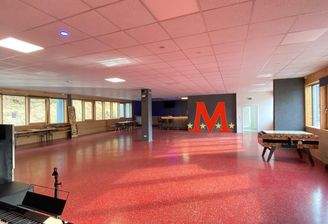 M _ Großraumbüro vorbereitet mit Theke und Küche