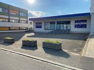 Top Sichtlage und Parkplätze.