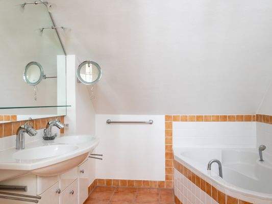 Wannenbad im Obergeschoss