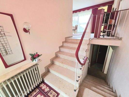 Treppenhaus mit kleiner Garderobe