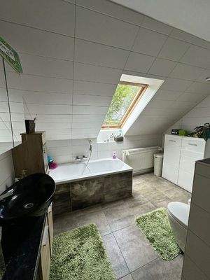 Badezimmer in Hauptwohnung (Obergeschoss)