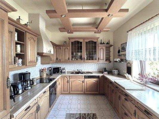 EG: Große Küche mit EBK