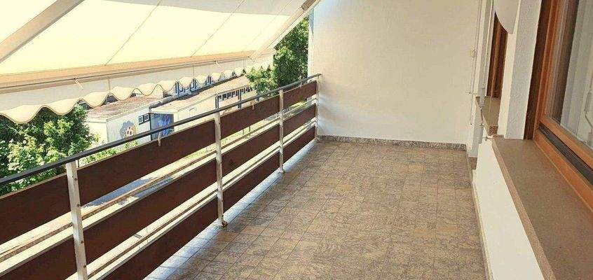 OG Sonnenbalkon mit elekrt. Markise