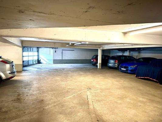 Große Tiefgarage