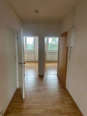 Flur mit zwei Türen