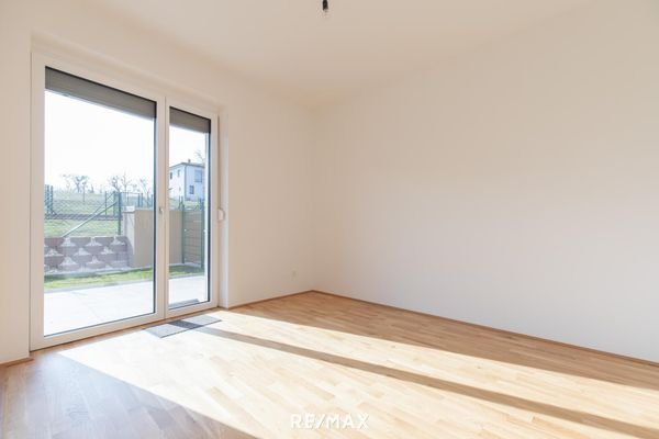 ETW Neusiedl/See, Zimmer m. Ausgang auf Terrasse