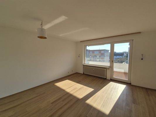 Wohnzimmer mit Zugang Loggia