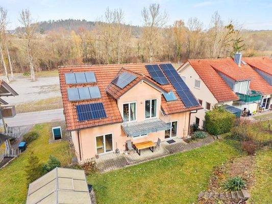 Südansicht von gepflegtem Wohnhaus