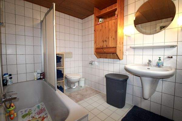 Einliegerwohnung: Wannenbad
