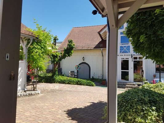 Blick Gebäude mit Galeriewohnung/Büro