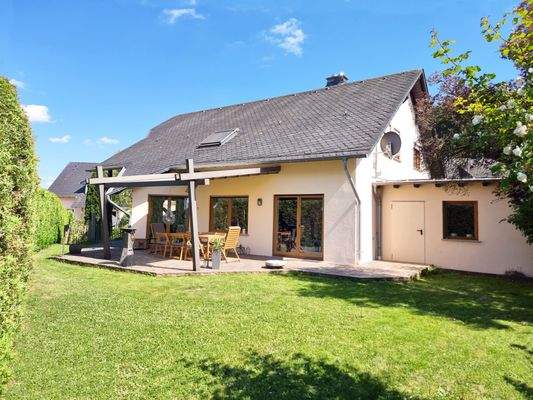 Attraktives EFH mit großzügigem Raumkonzept